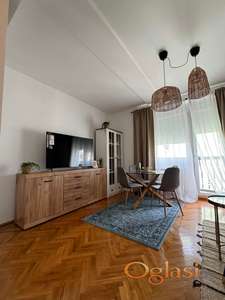 IZDAVANJE PRELEPO NAMEŠTENOG DUPLEKSA - CENTAR